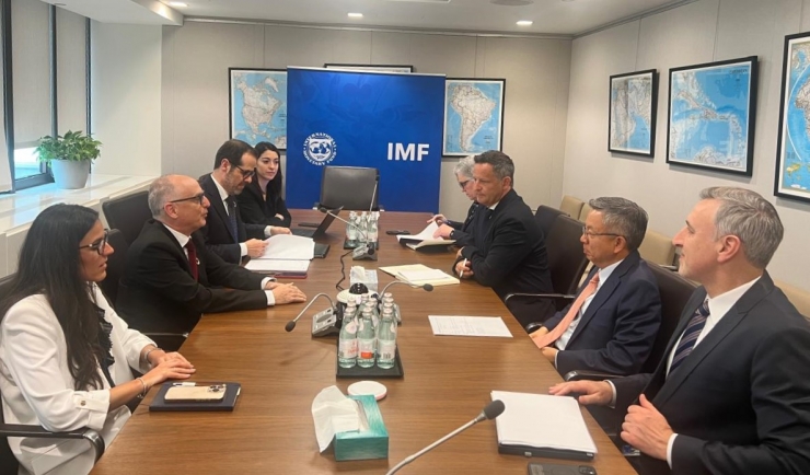 La delegació andorrana en una reunió amb el director general adjunt del Fons Monetari Internacional, Bo Li, a Washington (Estats Units).